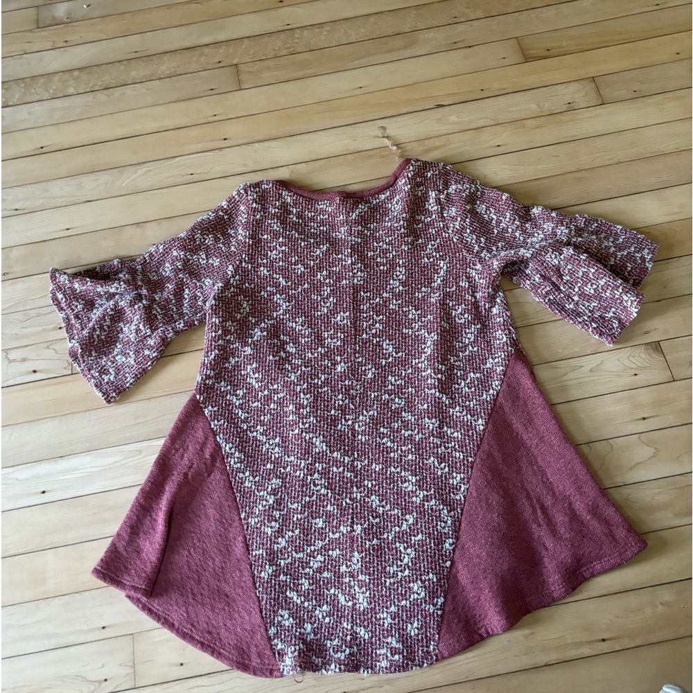 Maroon sweater - Picture 1 of 2